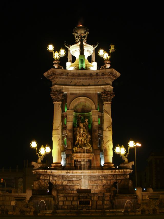 Fountain in Pla&ccedil;a d'Espanya