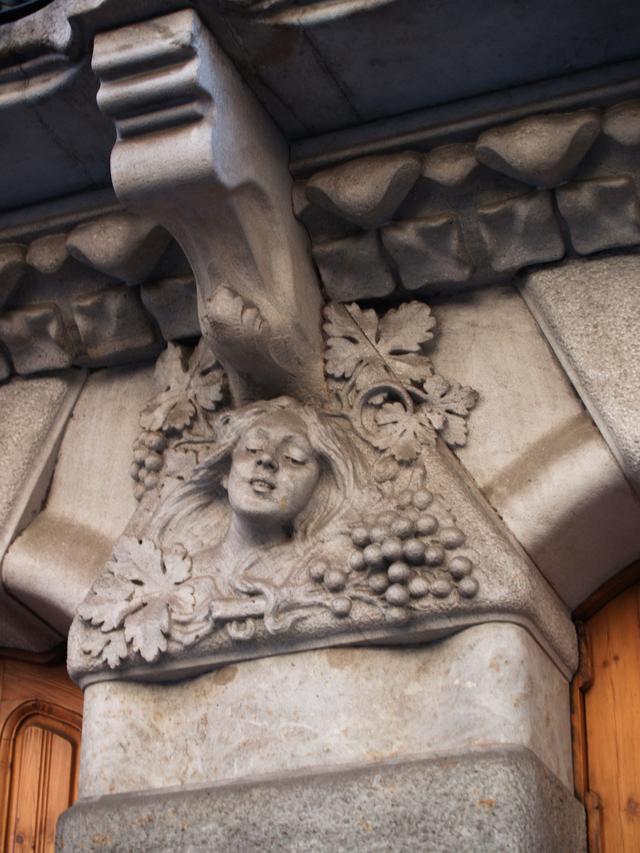 Balcony Support in the Eixample